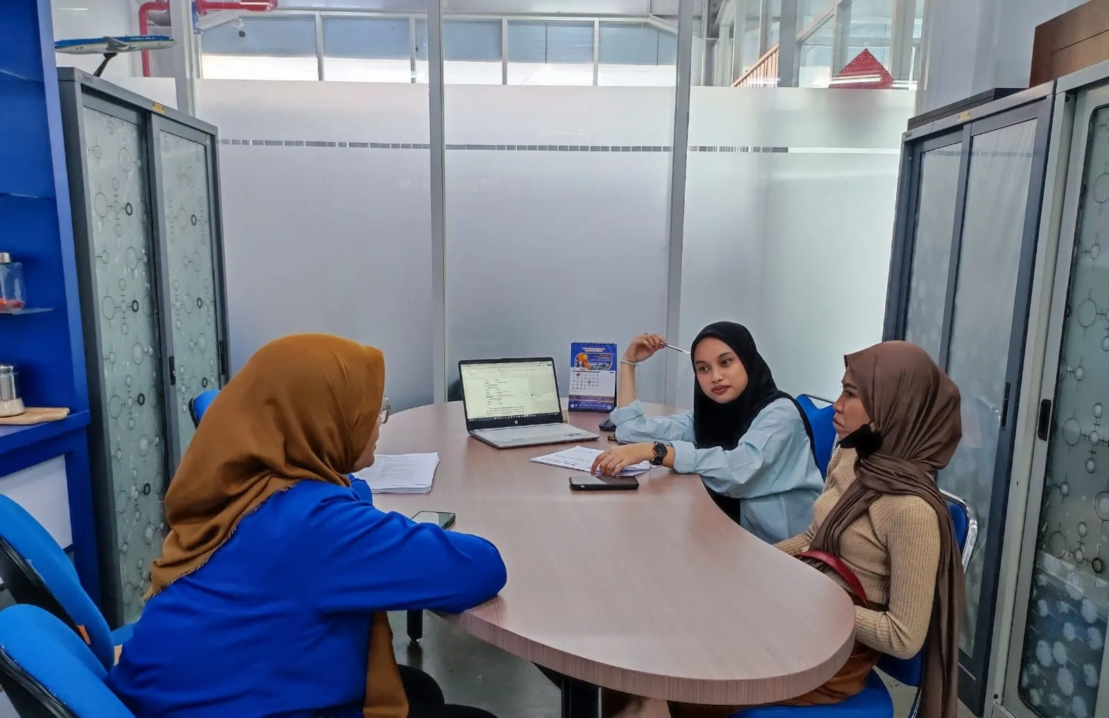 Meja Diskusi Mahasiswa dan Dosen